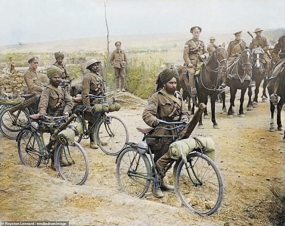 سەربازانی هیند بە پایسکل بەرەو بەرەکانی جەنگ دەڕۆن، ساڵی 1916
